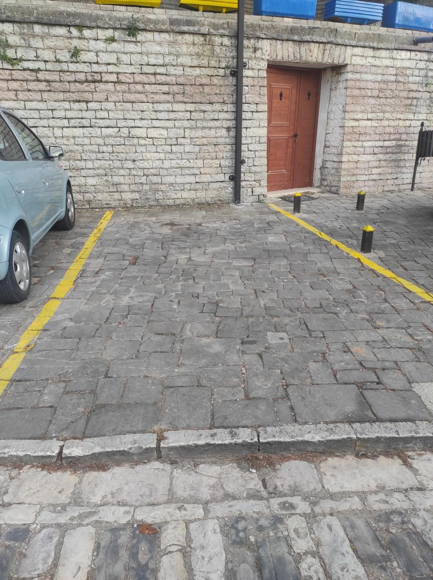 Xheison Apartment Gjirokastër Exteriör bild
